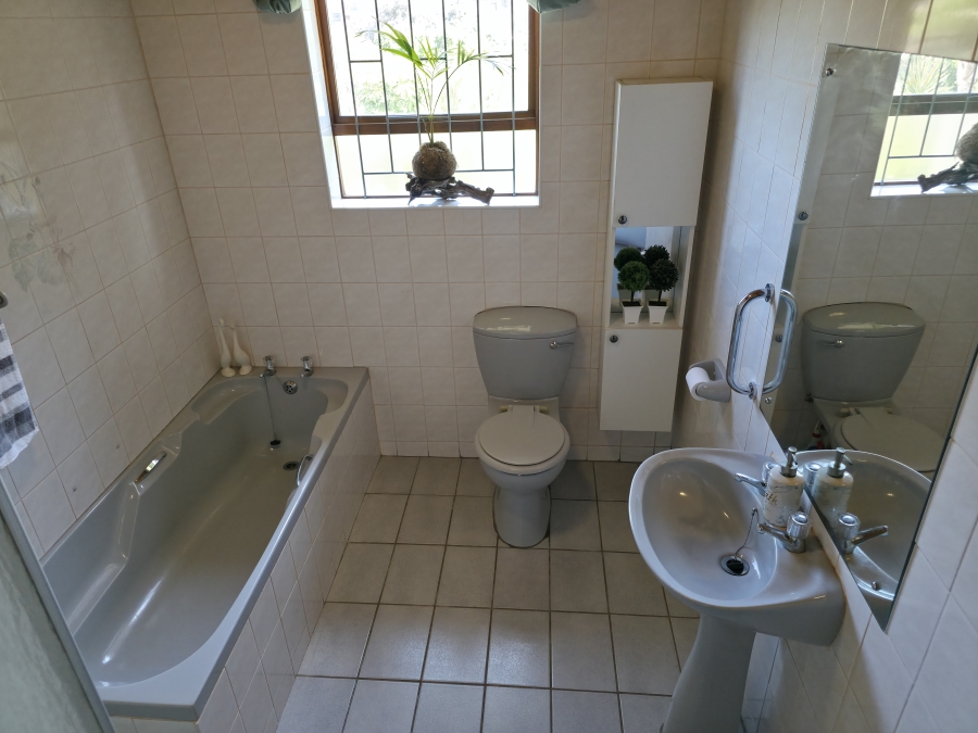 4 Bedroom Property for Sale in Noorsekloof Eastern Cape